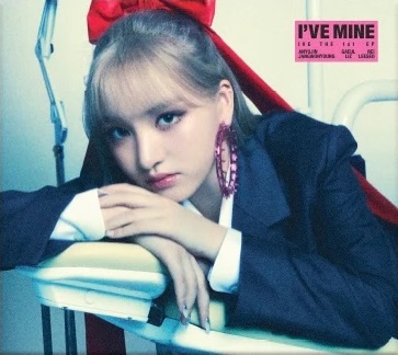File:IVE - I'VE MINE (Liz).jpg