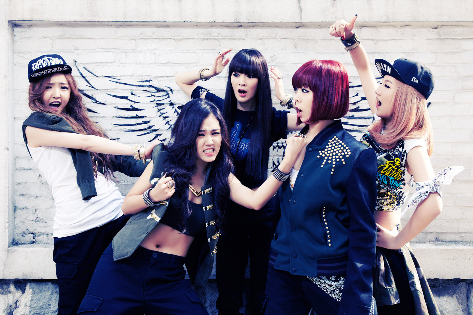Up kpop. Evol группа. SEEYA корейская группа. Корейские рок группы женские. Японская рок группа из девушек.