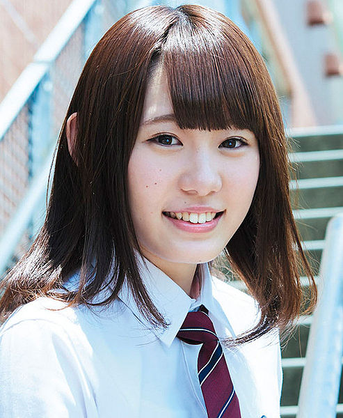 File:Keyakizaka46 Koike Minami - Sekai ni wa Ai Shika Nai promo.jpg