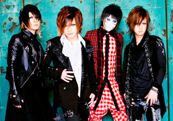 File:Golden Bomber - Boku Quest promo.jpg