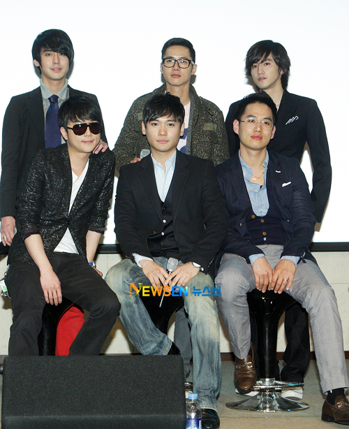 Click group. Click-b группа. click b kpop. click b тхэхен. click b у сангхек.