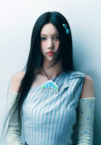 File:Yunah - NOT CUTE ANYMORE promo.jpg