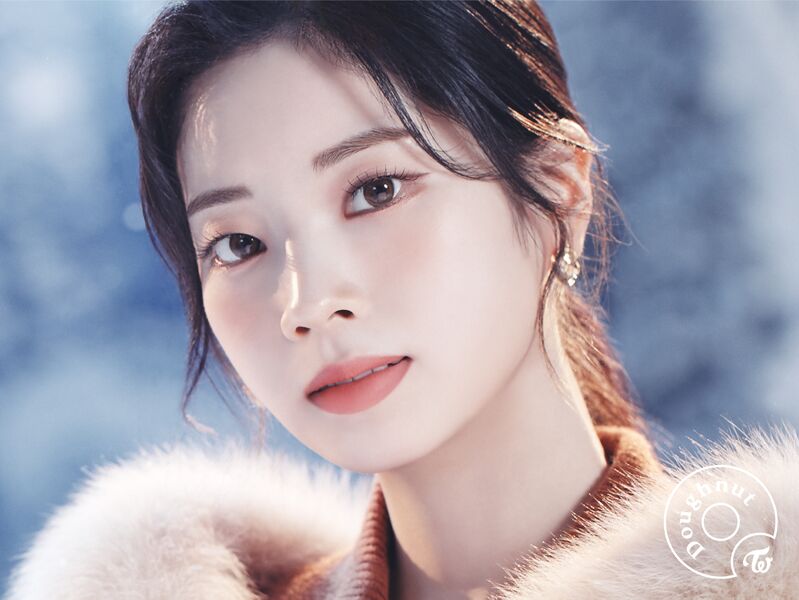 File:Dahyun - Doughnut promo.jpg