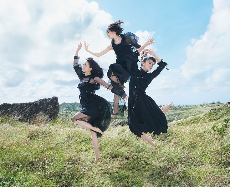 File:Perfume - Mugen Mirai promo.jpg