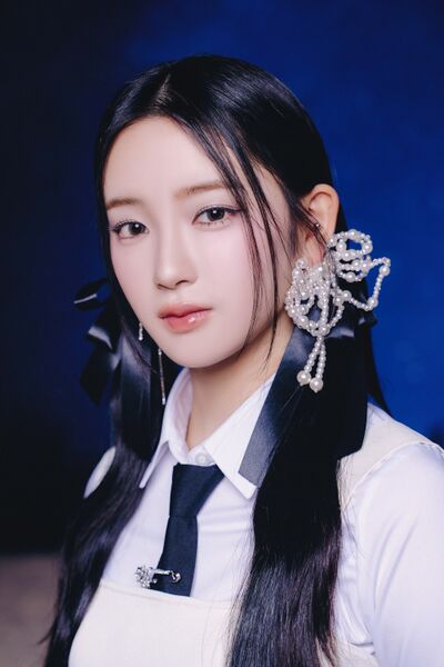 File:Miu - Hi-Five promo.jpg