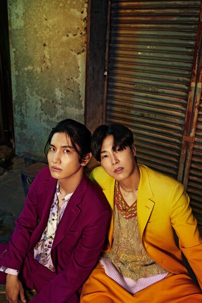 File:Tohoshinki - UTSUROI promo.jpg