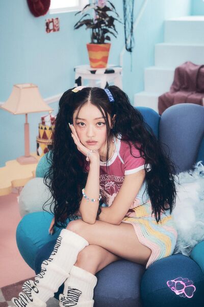 File:YooA - SELFISH promo.jpg