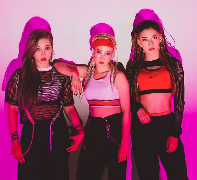 File:3YE - DMT (Do Ma Thang) promo2.jpg