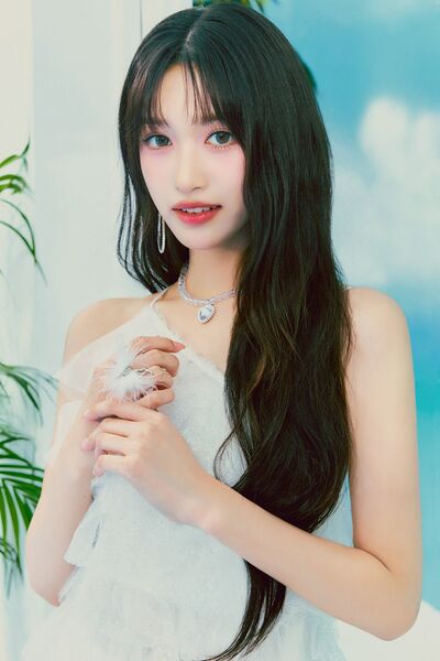 File:Leeseo - ALIVE promo.jpg