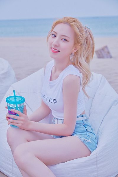 File:Eunseo - For the Summer promo.jpg