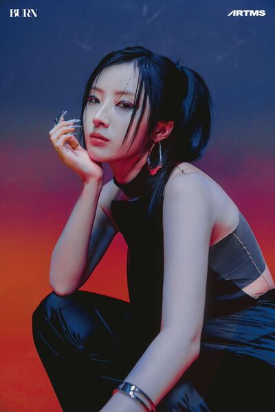 File:HaSeul - BURN promo2.jpg