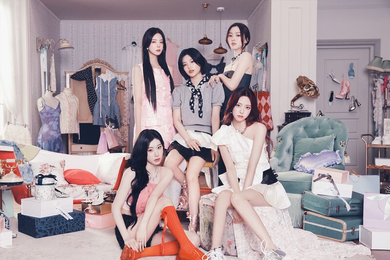 File:ITZY - Collector promo.jpg