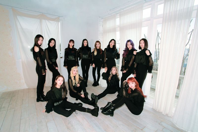 File:LOONA - xx promo2.jpg