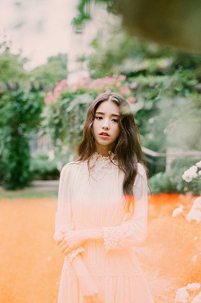 File:LOONA HeeJin - ViViD promo.jpg