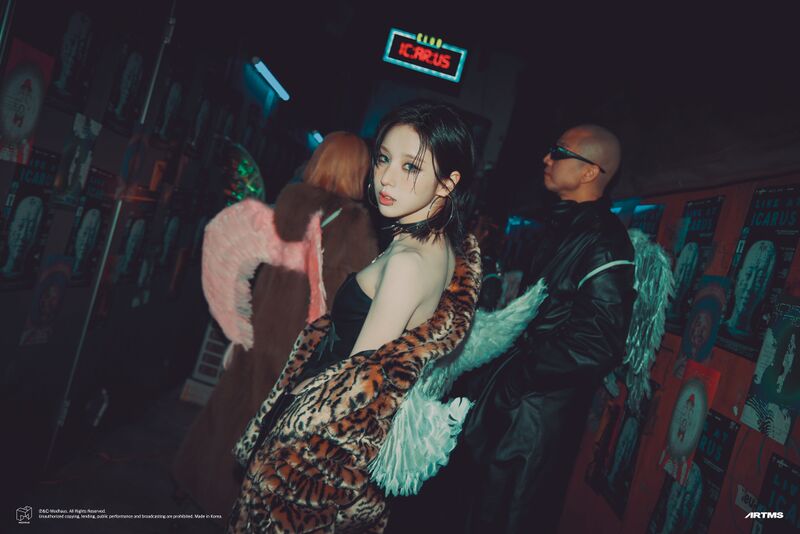 File:HeeJin - Club Icarus promo.jpg