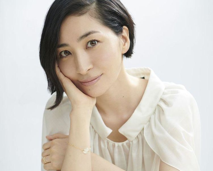 File:Sakamoto Maaya - Single Collection Achikochi promo.jpg