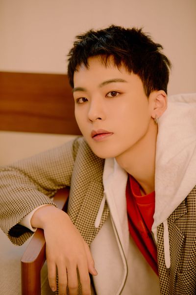 File:Hyunho - DAYDREAM promo.jpg