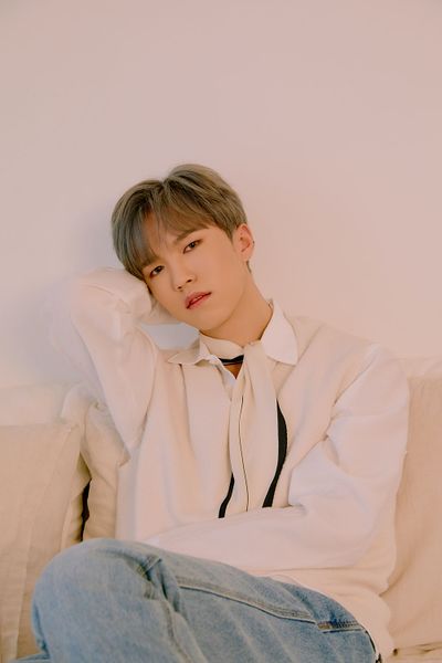 File:Hyunoh - DAYDREAM promo.jpg