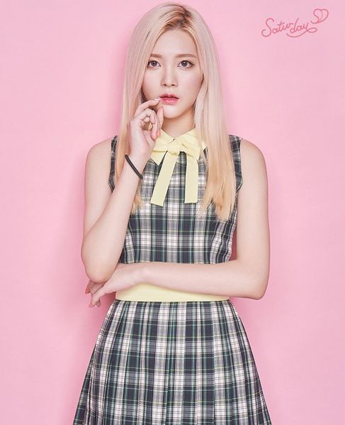 File:SATURDAY Chaewon.jpg