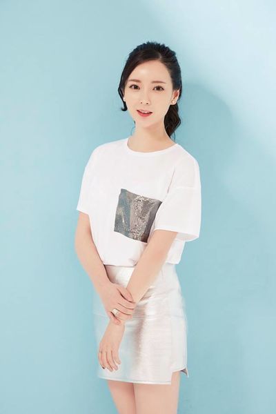 File:WEGIRLS Woori.jpg
