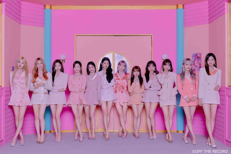 File:IZONE - Twelve promo.jpg