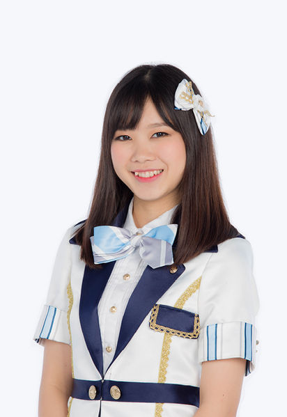 File:BNK48 Jiradapa - Aitakatta promo.jpg