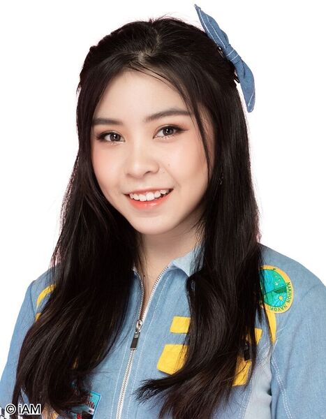 File:BNK48 Tarwaan 2019-2.jpg