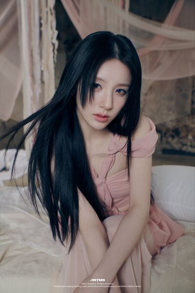 File:HeeJin - Club Icarus promo2.jpg
