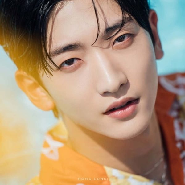 File:Hong Eunki - FLOWER.jpg