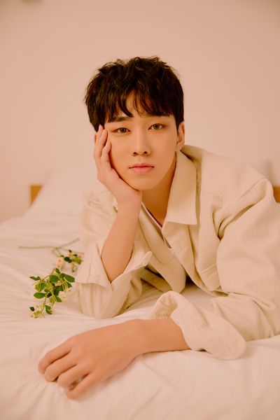 File:Jungseung - DAYDREAM promo.jpg