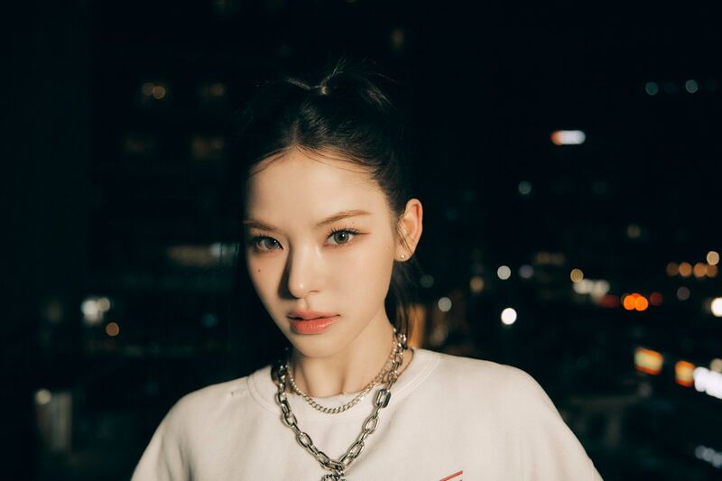 File:Mai - SIGN promo.jpg