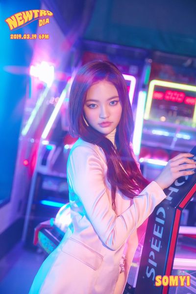 File:Somyi - NEWTRO promo.jpg