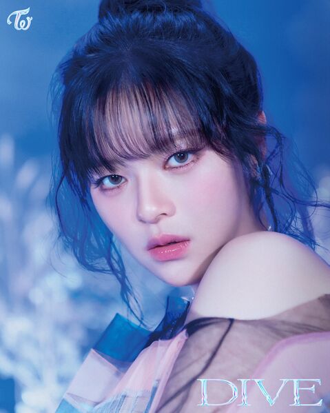 File:Jeongyeon - DIVE promo.jpg