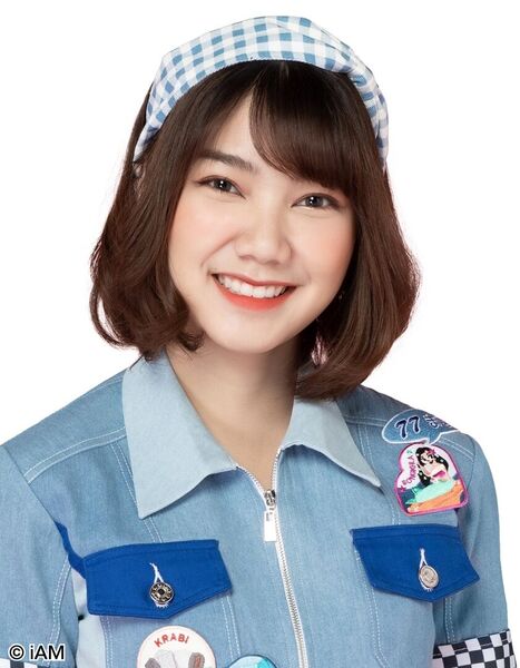 File:BNK48 Namsai 2019-2.jpg