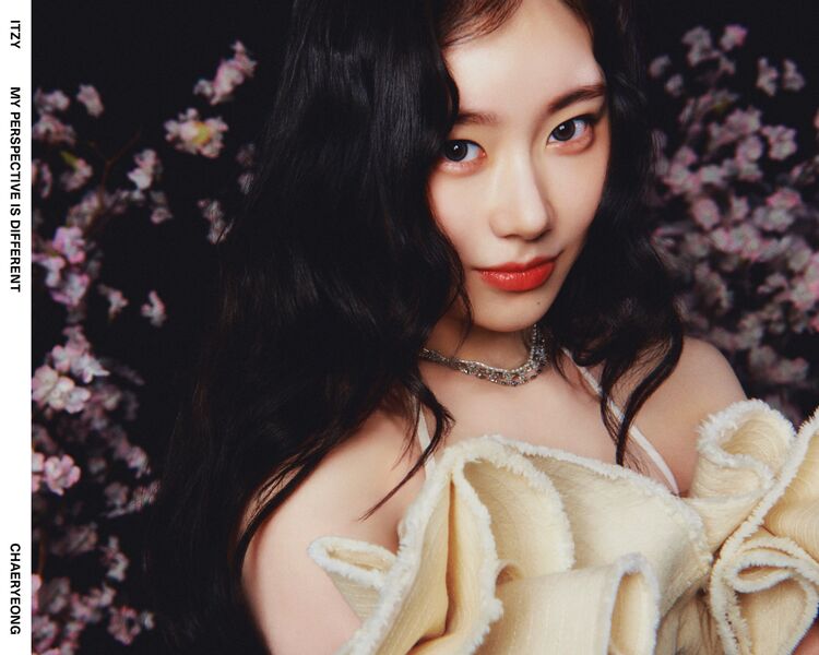 File:Chaeryeong - GOLD promo.jpg