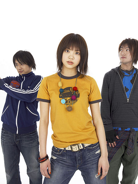 File:ikimono-gakari - SAKURA promo.jpg