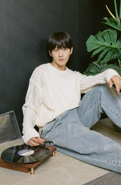 File:Jinseok - WANT promo.jpg