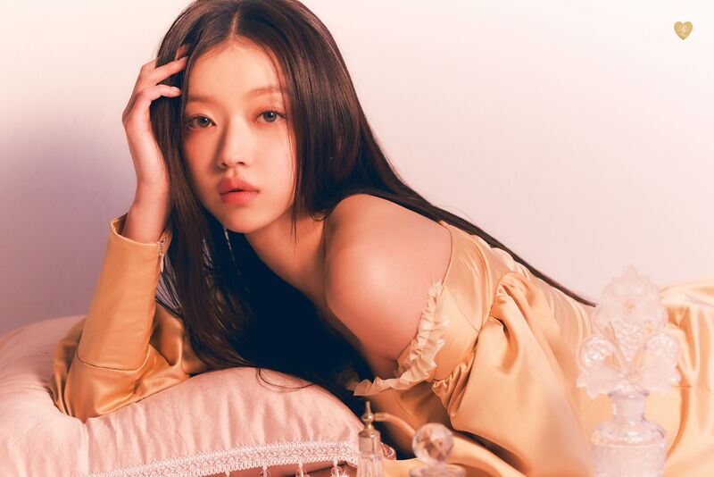File:YooA - Real Love promo.jpg