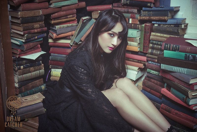 File:Siyeon - Akmong promo.jpg