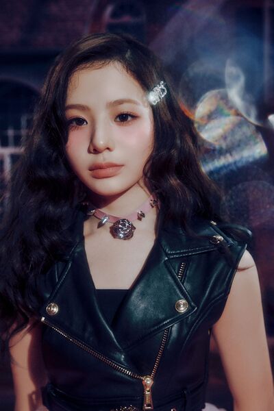 File:Seowon - CURIOUS promo.jpg
