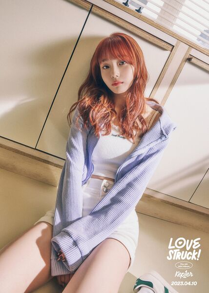 File:Youngeun - LOVESTRUCK! promo.jpg