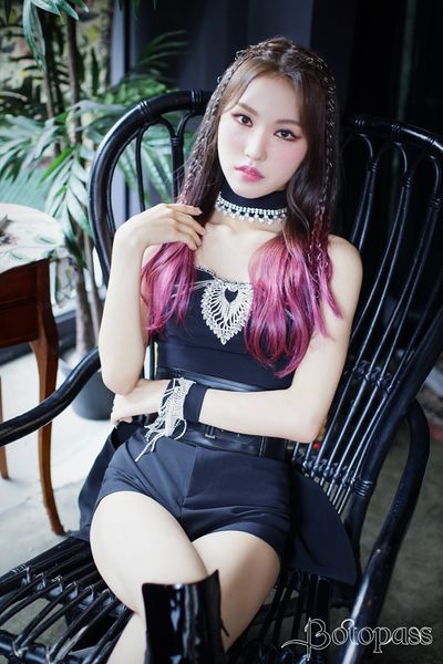 File:Ahyoon - Flamingo promo.jpg