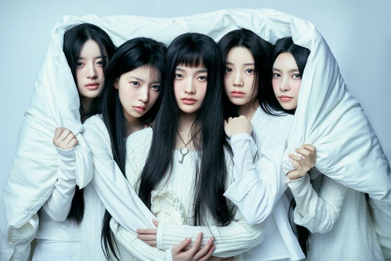 File:ILLIT - SUPER REAL ME promo2.jpg