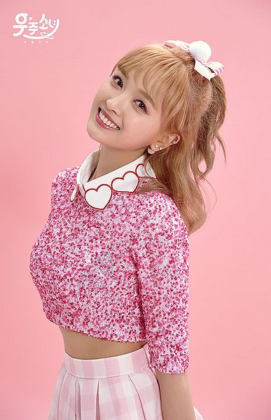 File:Xuan Yi - Happy Moment promo.jpg