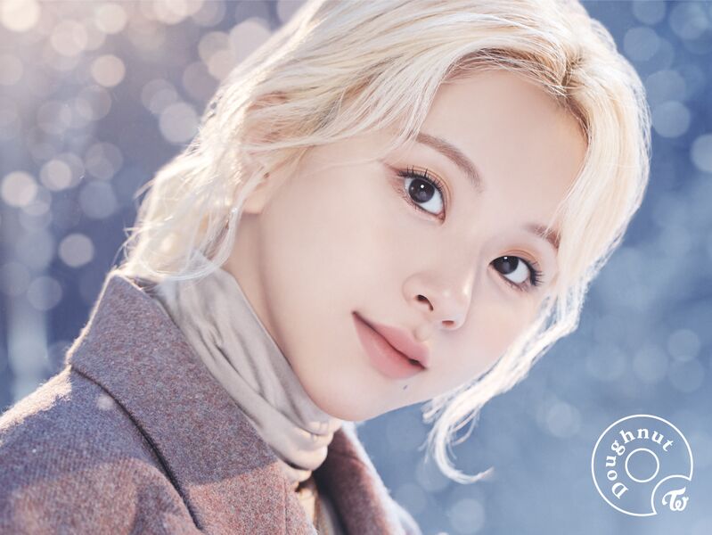 File:Chaeyoung - Doughnut promo.jpg
