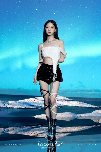File:YeoJin - Loossemble promo2.jpg