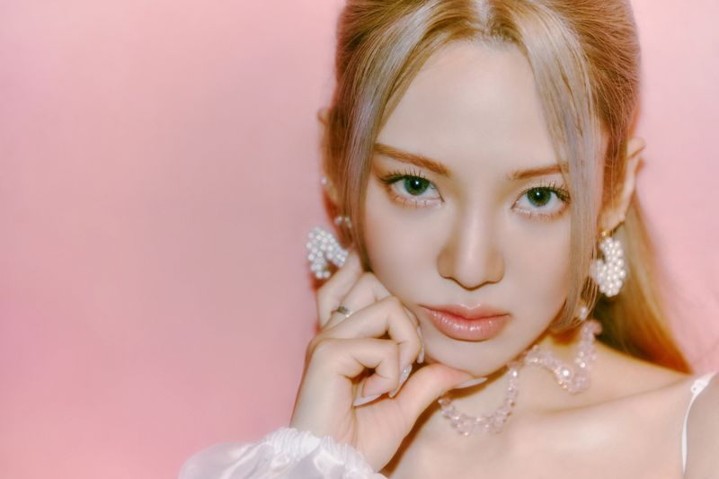 File:HYO - Second promo2.jpg
