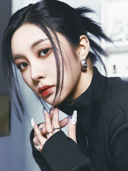 File:Dayeon - TIPI-TAP promo.jpg