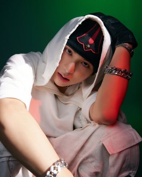 File:Woochan - FAMOUS promo2.jpg