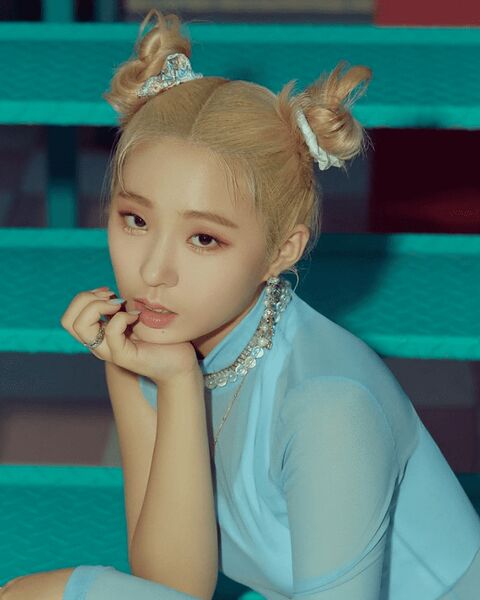 File:Chaerin - FRESH promo.jpg
